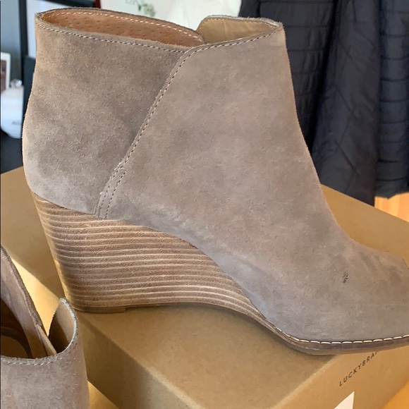 Lucky Brand open toe wedge heels - Picture 2 of 8